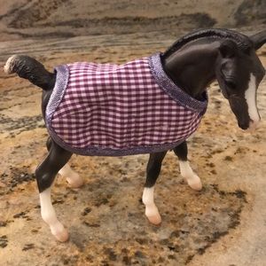 Sweet Breyer Horse ! Like brand new .